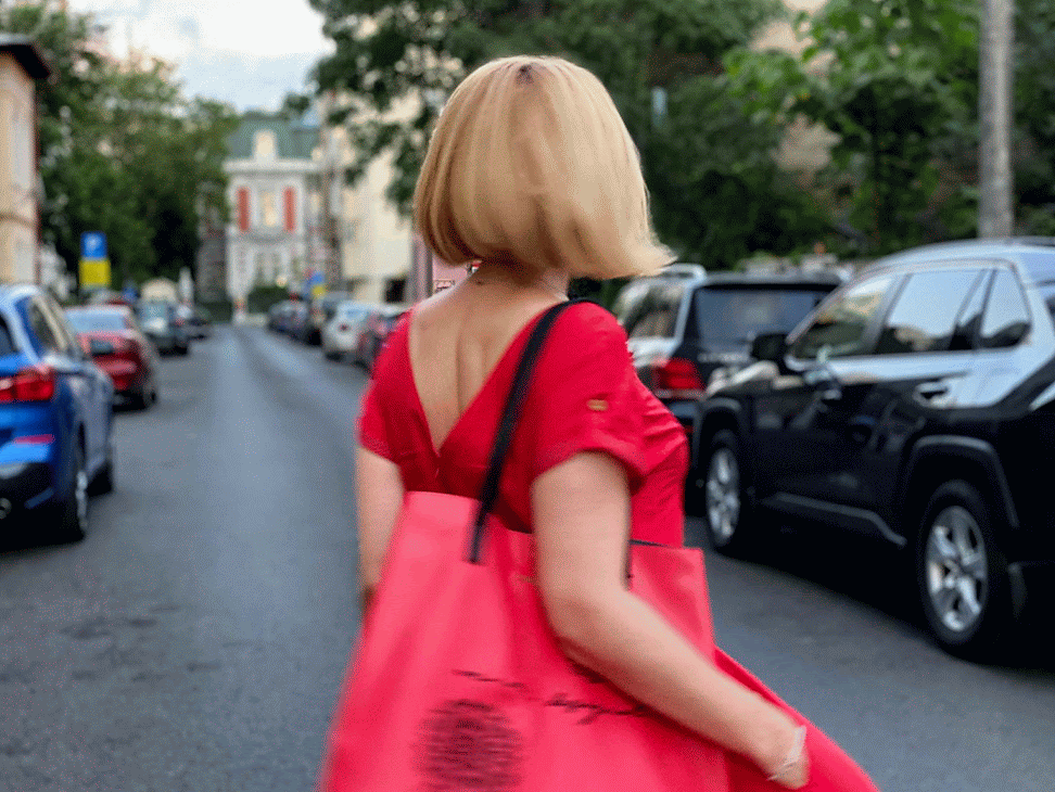 Maria, în roșu